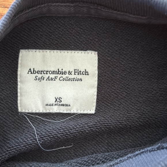 Abercombie & Fitch Sweater - Picture 2 of 4